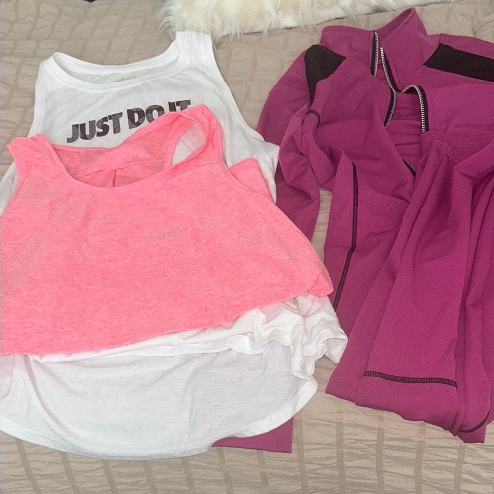 4 piece activewear bundle.